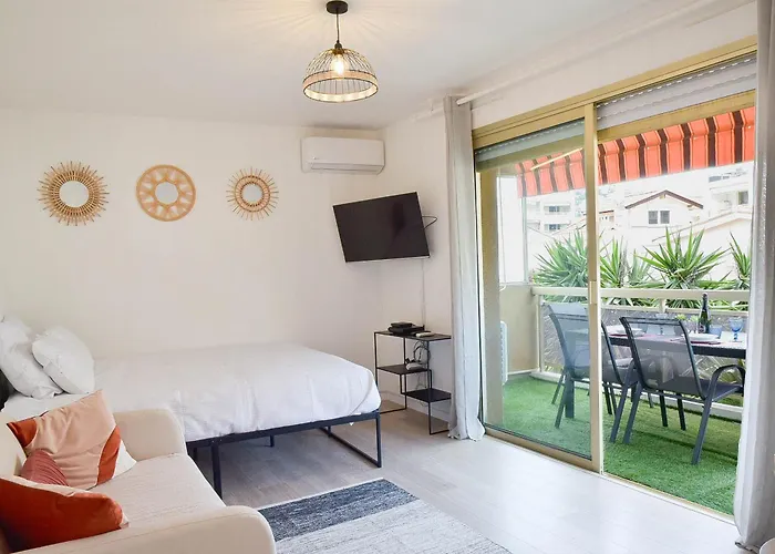 Palm With Terrace 150m From Beaches Apartment Cannes